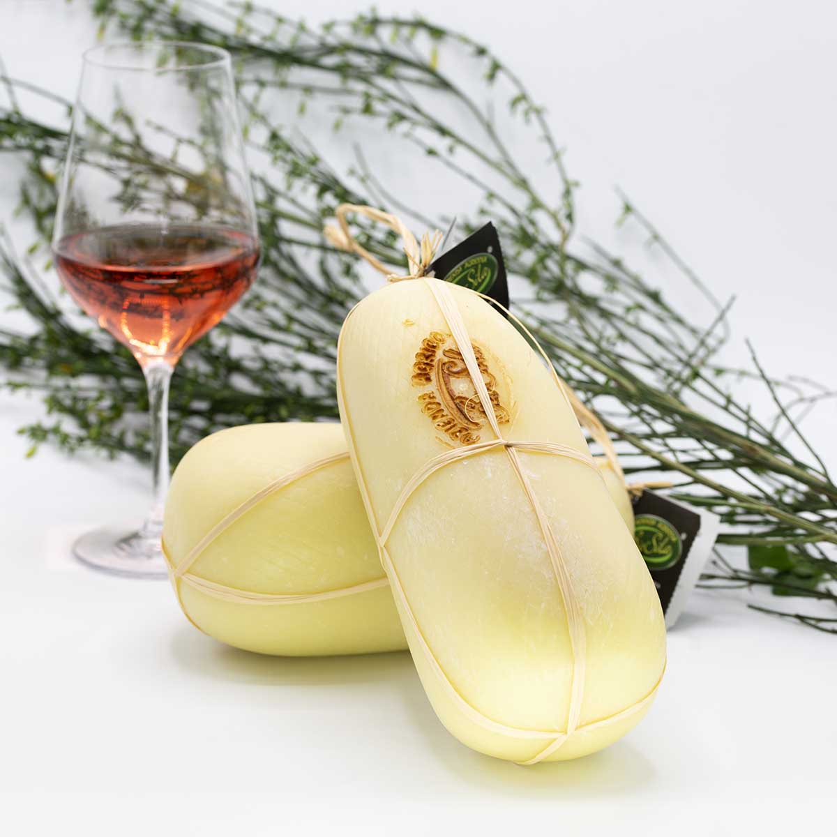 Caciocavallo lungo stagionato