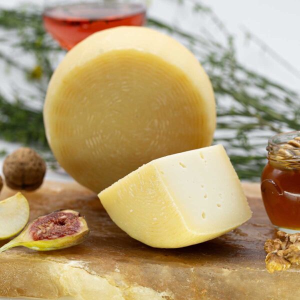 Formaggio Pecorino semi stagionato