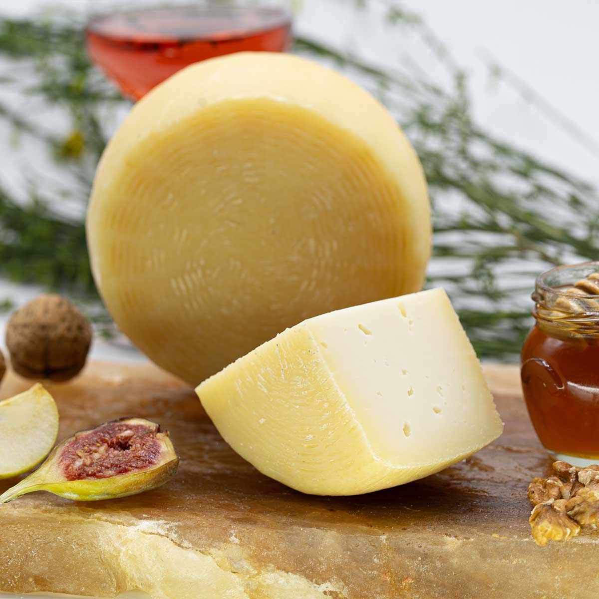 Formaggio Pecorino semi stagionato